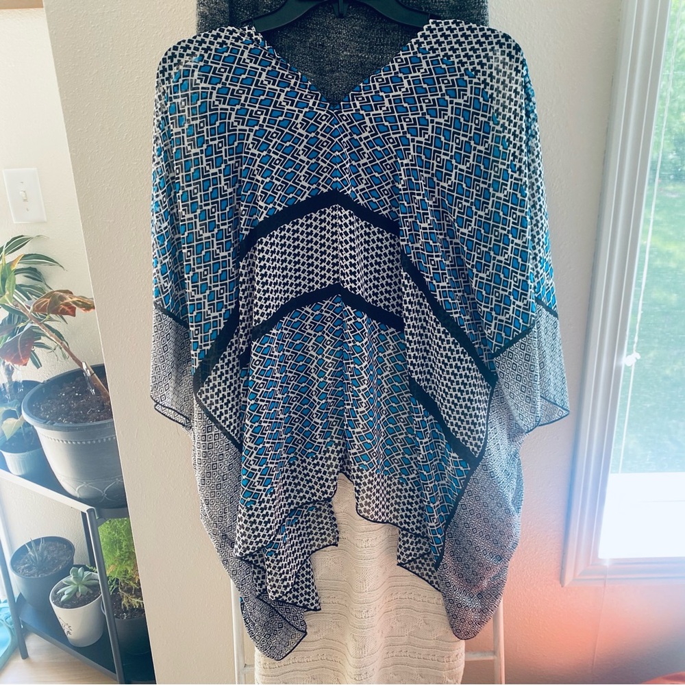 Geometric Pattern Shawl - Picture 3 of 3